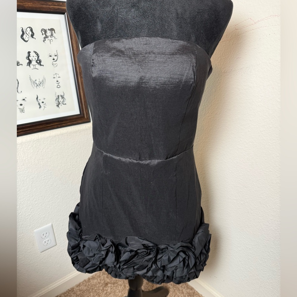 Rosette‎ Black Strapless Dress